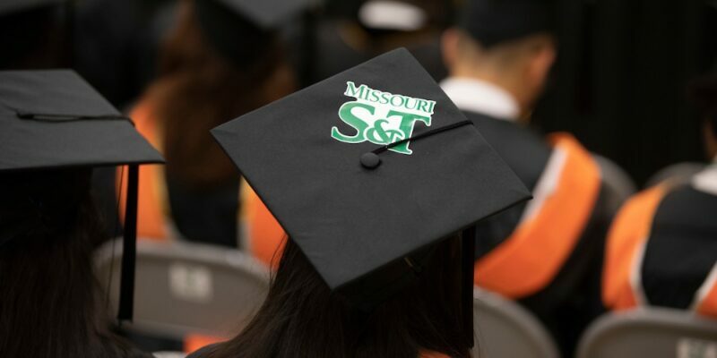 Volunteer for spring commencement
