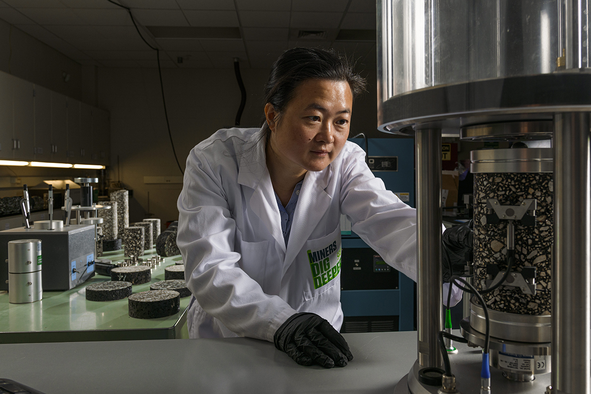 Jenny Liu in S&T lab