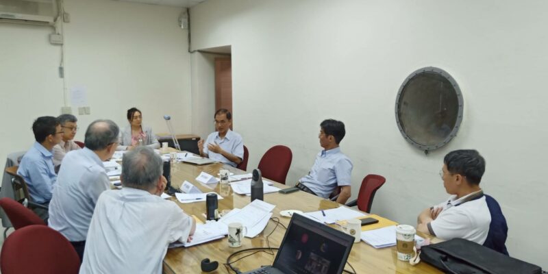 Huang evaluates National Taiwan University research center