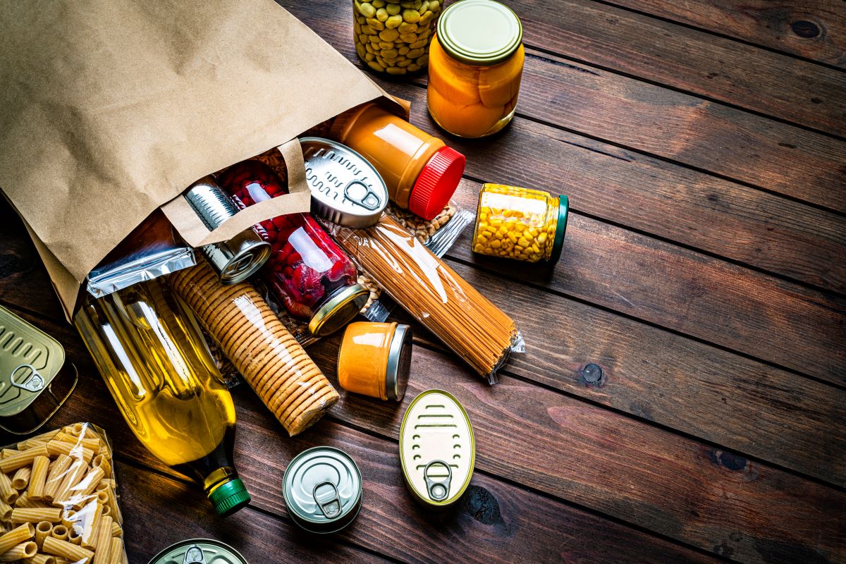 Dining Services Food Drive. Photo Credit: fcafotodigital.