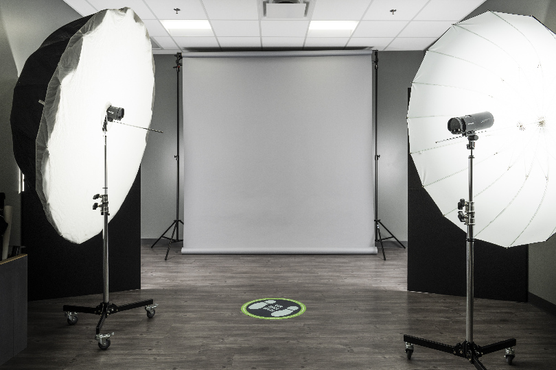 S&T’s portrait studio with a backdrop and two photography lights.