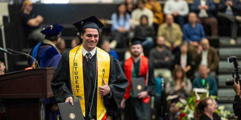 Become a commencement ambassador this spring