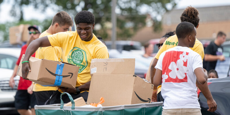 Volunteer to support Miner Move-In